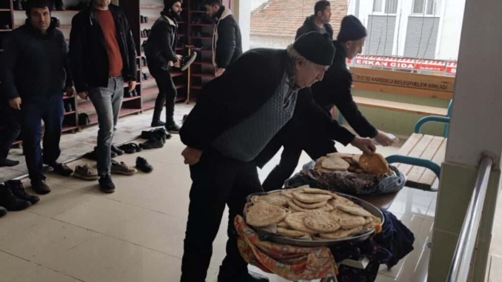 corumda 3 asirlik gelenek ilk namaz coregi raGZN5NS
