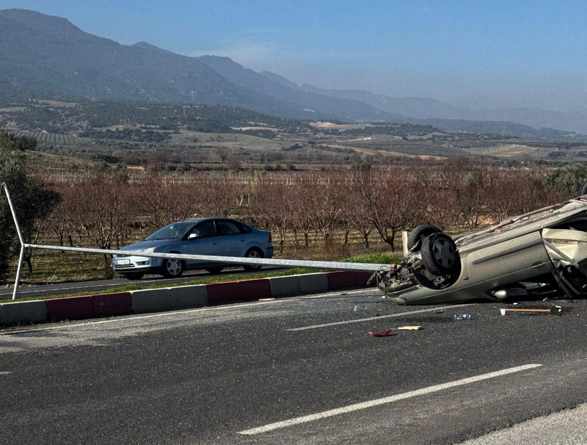 denizlide aydinlatma diregine carpan otomobil takla atti 0 T6iyteJb