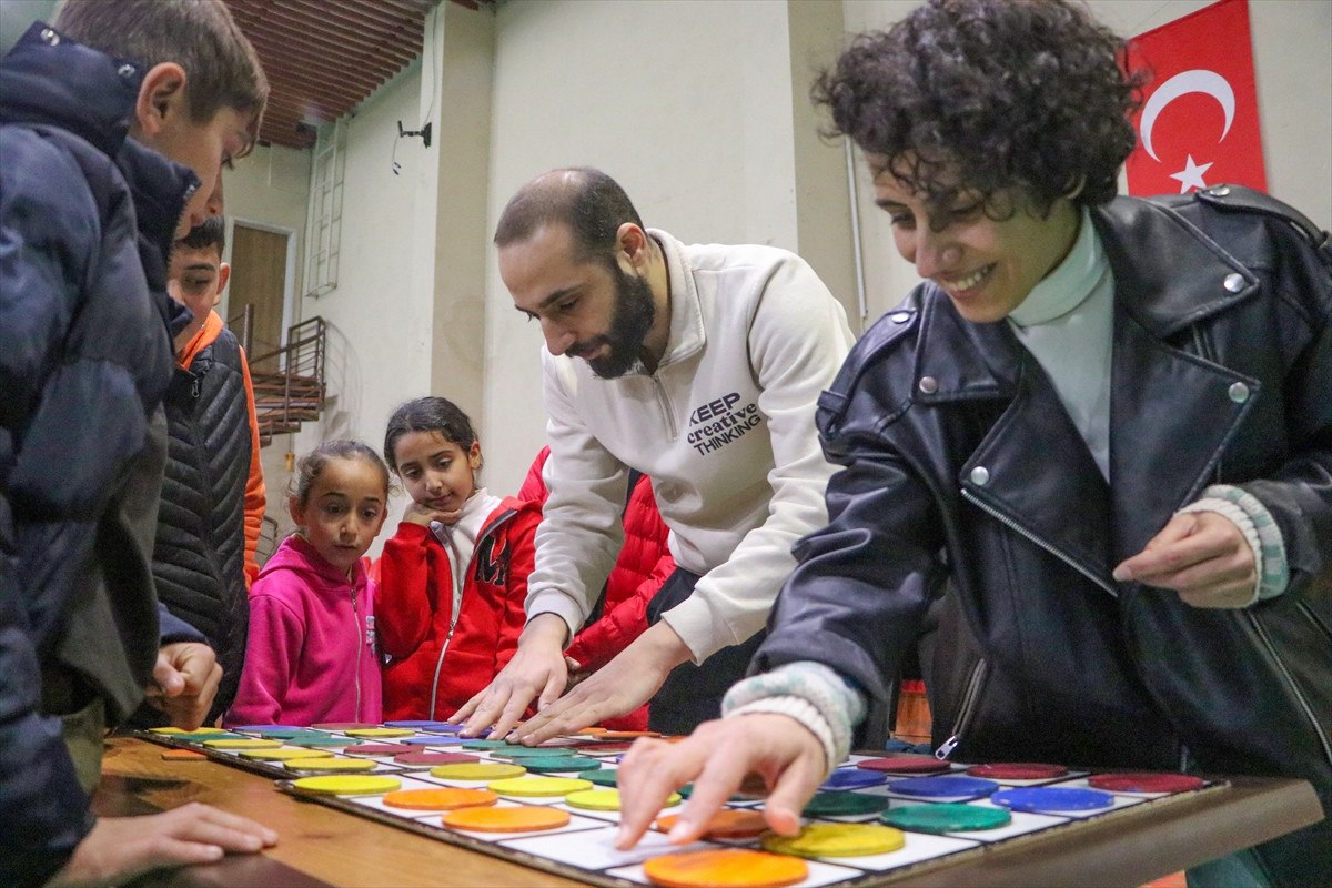 diyarbakirda cocuklar sifir atik bilinciyle kendi oyuncaklarini yapiyor 0 K5F4a5zm