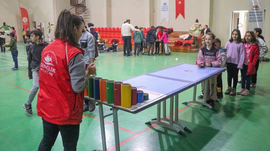 diyarbakirda cocuklar sifir atik bilinciyle kendi oyuncaklarini yapiyor E38NXAHP