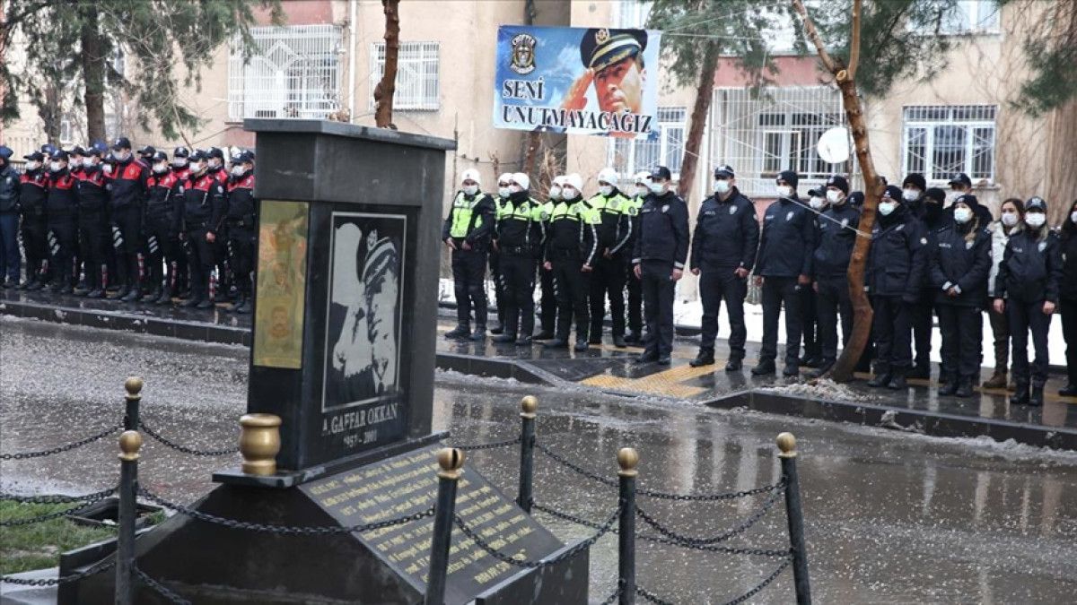 diyarbakirda sehit edilen gaffar okkan ve 5 polis memuru icin anma toreni 2 Xf4kjKHE