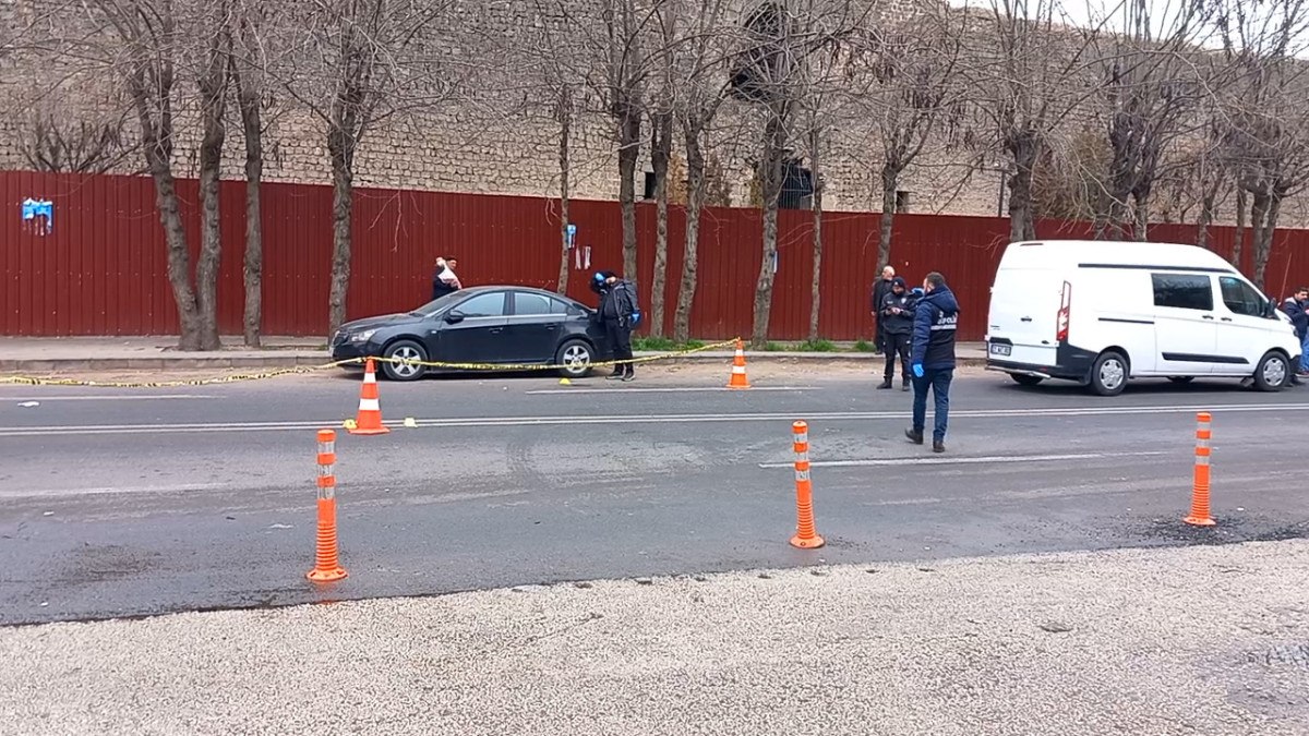 diyarbakirda sokakta yururken ugradigi silahli saldirida oldu 0 smcMb2Au