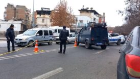 diyarbakirda sokakta yururken ugradigi silahli saldirida oldu KQh1EzhY