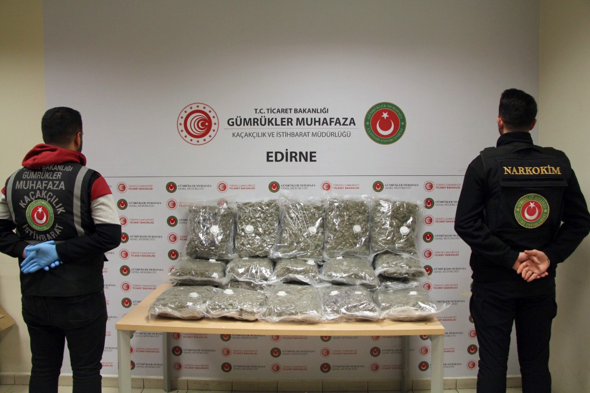 edirnede 2 tirda 21 kilo uyusturucu ve 24 tabanca ele gecirildi 3 S1dSuALc