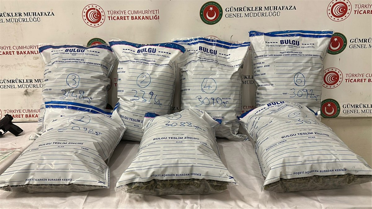 edirnede 2 tirda 21 kilo uyusturucu ve 24 tabanca ele gecirildi 6 hRbWNDlF
