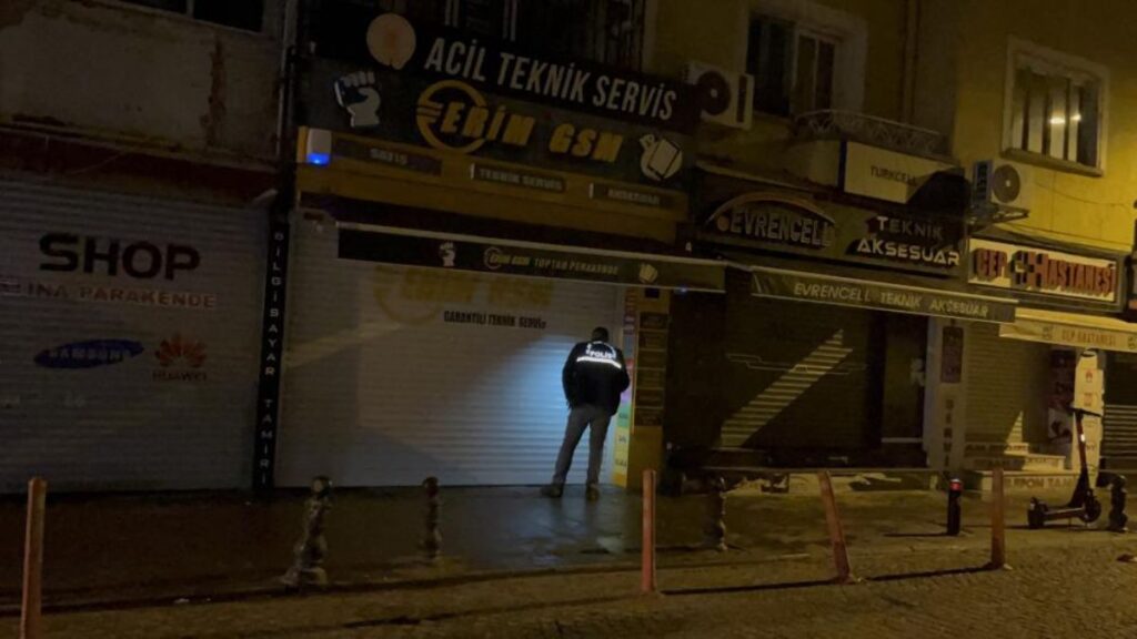 eskisehirde alacak verecek meselesinden dukkan kursunladi pLY6d3fG