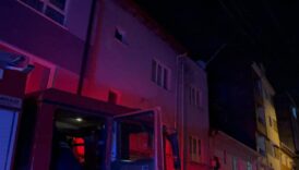 eskisehirde catiyi yakip asagiya atlayan sahsin besledigi kuslar telef oldu 15bj9kC1
