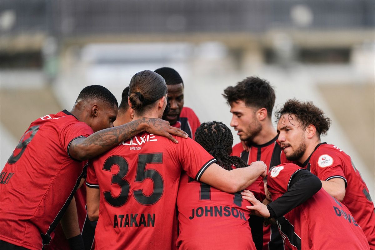 fatih karagumruk corum fk karsisinda tek golle guldu 2 KujQUkv7