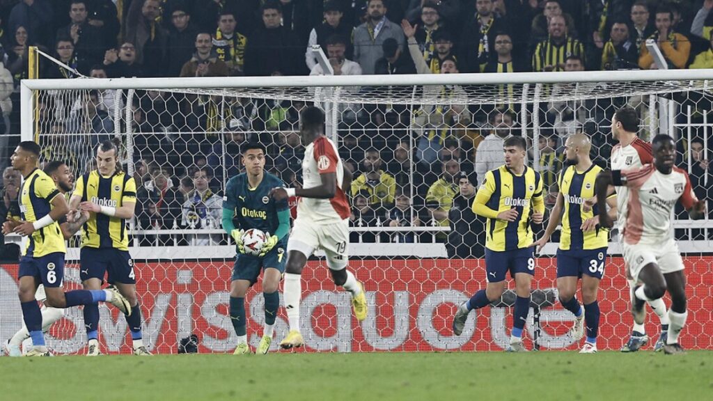 fenerbahce ilk kez kalesini gole kapatti aajNsZS4