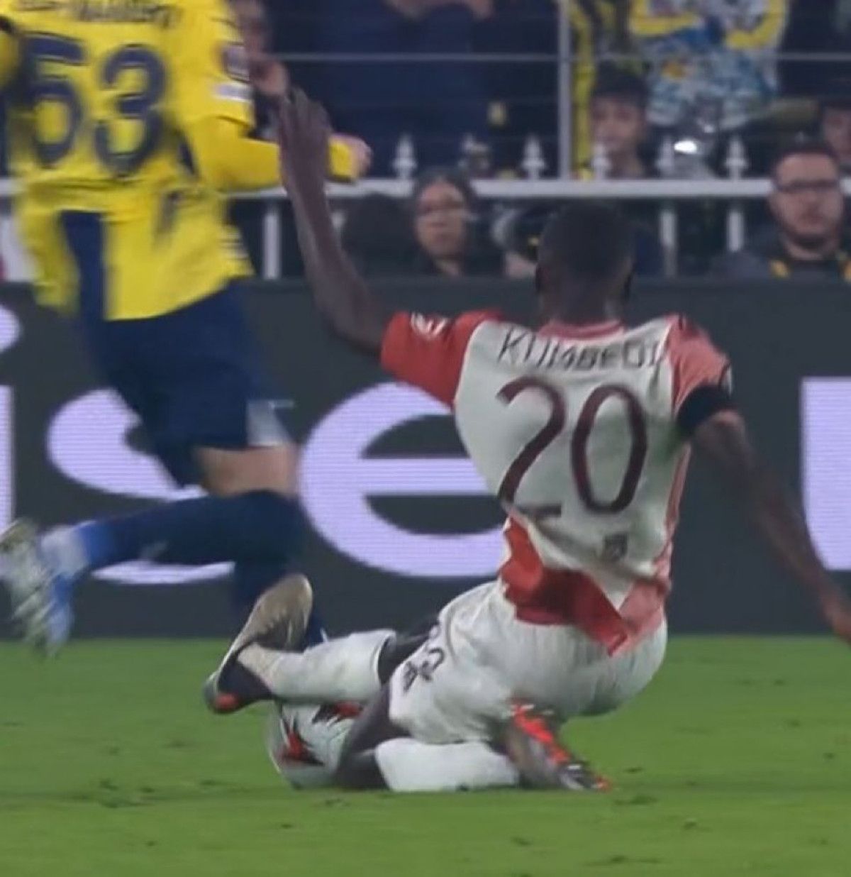 fenerbahcenin kirmizi kart bekledigi pozisyon 0 WGRpSDAB