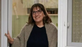 fusun demirel isyan etti oglum ucakta yedigi yemekle zehirlendi 1VYrINyR