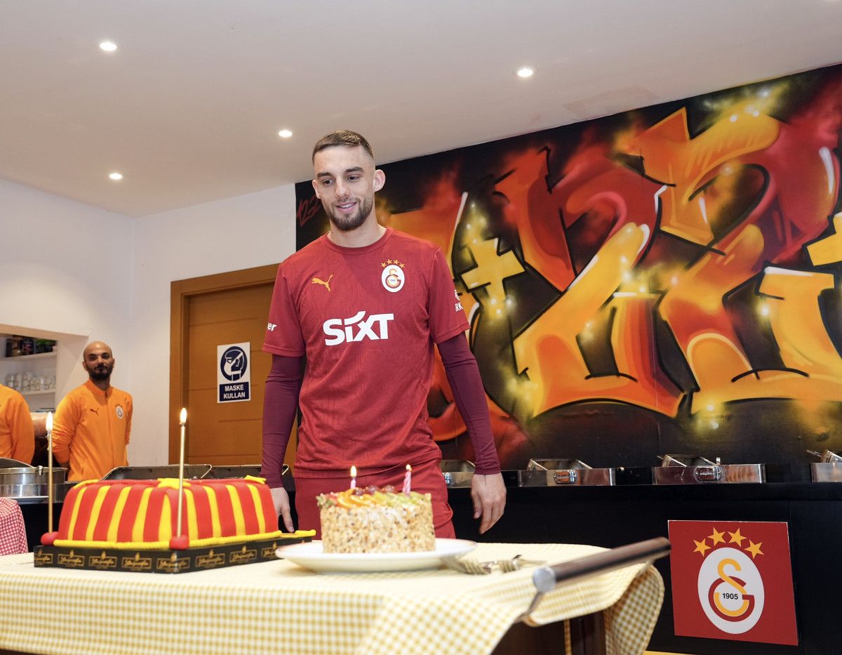 galatasarayda berkan kutlunun dogum gunu kutlandi 0 1LkgOCWn