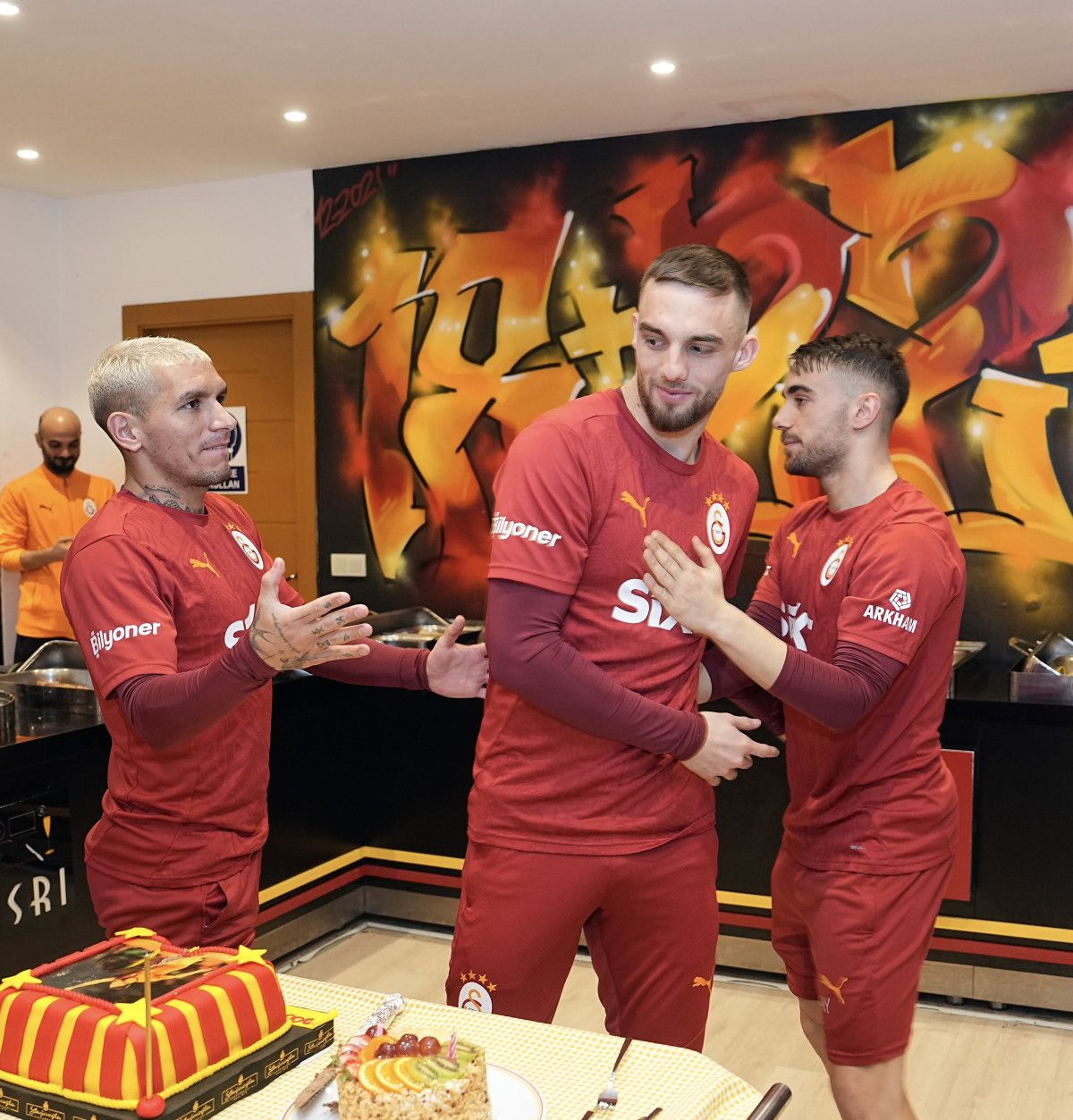galatasarayda berkan kutlunun dogum gunu kutlandi 2 gD8f78y3