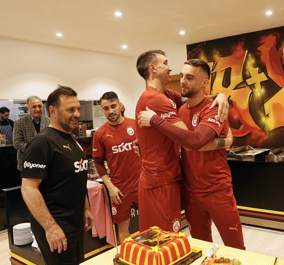 galatasarayda berkan kutlunun dogum gunu kutlandi 3 ic8LOBea