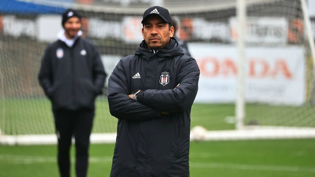 giovanni van bronckhorst uefada ise basladi 6YdVySx9
