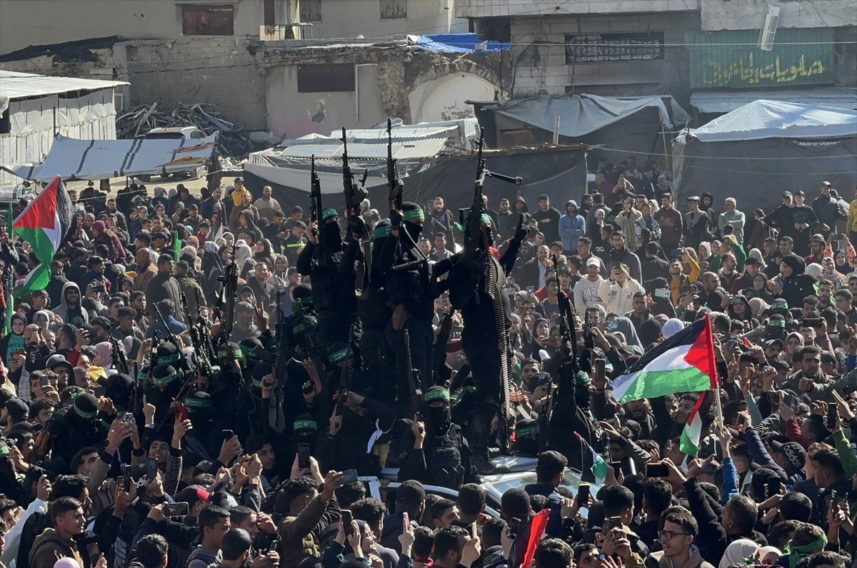 hamas israilli 4 rehineyi serbest birakti 2 9TL7lcKI