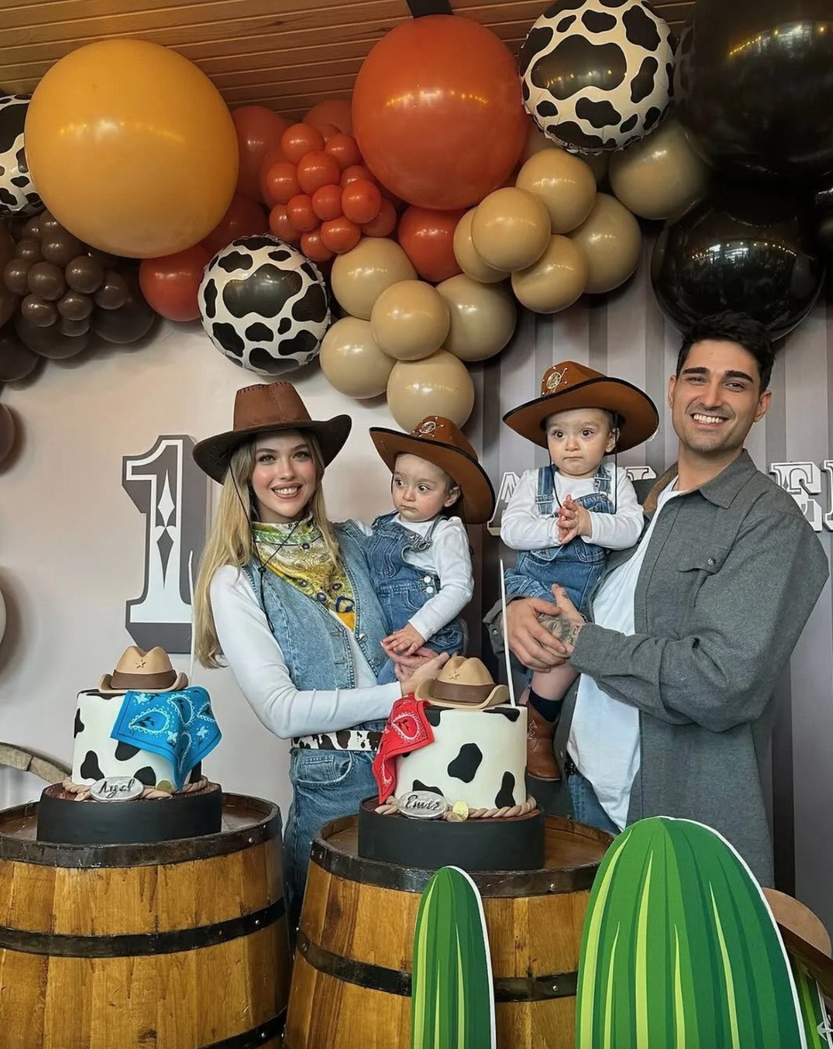 ido tatlises ve yasemin sefkatlinin ikizleri 1 yasinda butun aile bir araya geldi 0 cKwFdYgU