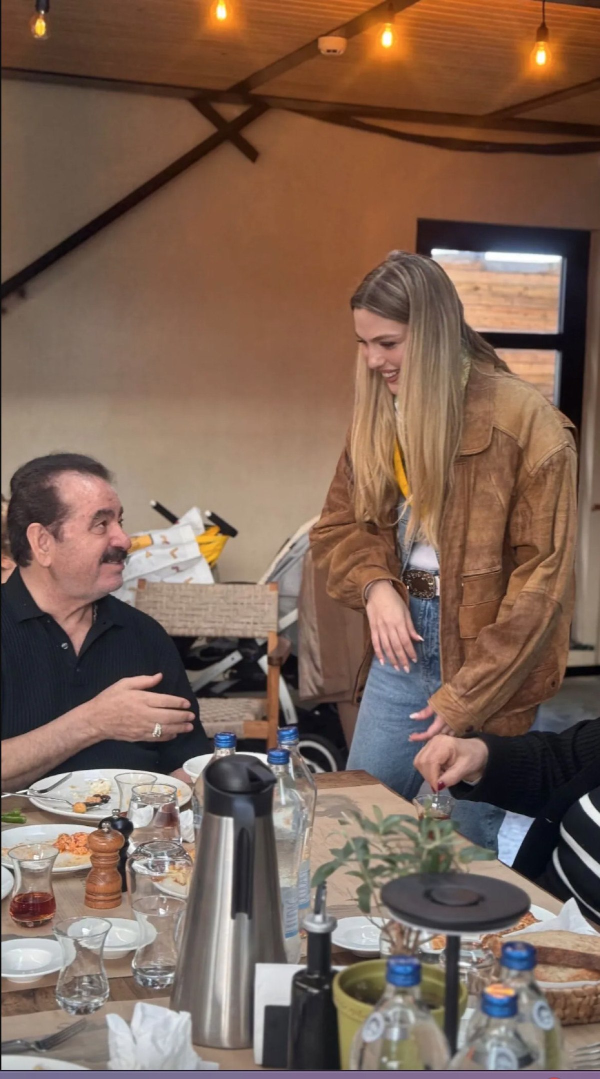 ido tatlises ve yasemin sefkatlinin ikizleri 1 yasinda butun aile bir araya geldi 2 Ga3vumkw