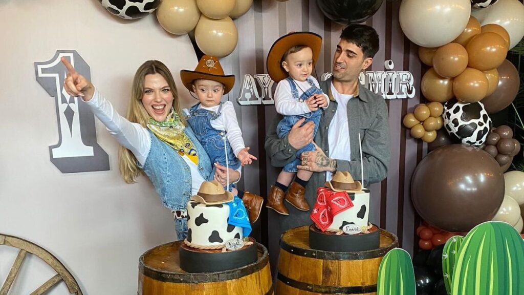 ido tatlises ve yasemin sefkatlinin ikizleri 1 yasinda butun aile bir araya geldi lfJs1JJ7