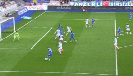 ilginc anlar var once gol dedi sonra ofsayt verdi DRZNmDQu