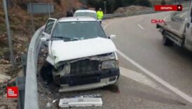 ispartada otomobil bariyere carpti anne ile 3 cocugu kazayi yara almadan atlatti Di4XhXLe