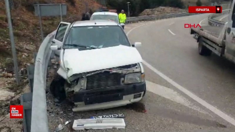 Isparta'da otomobil bariyere çarptı, anne ile 3 çocuğu kazayı yara almadan atlattı 1 ispartada otomobil bariyere carpti anne ile 3 cocugu kazayi yara almadan atlatti Di4XhXLe