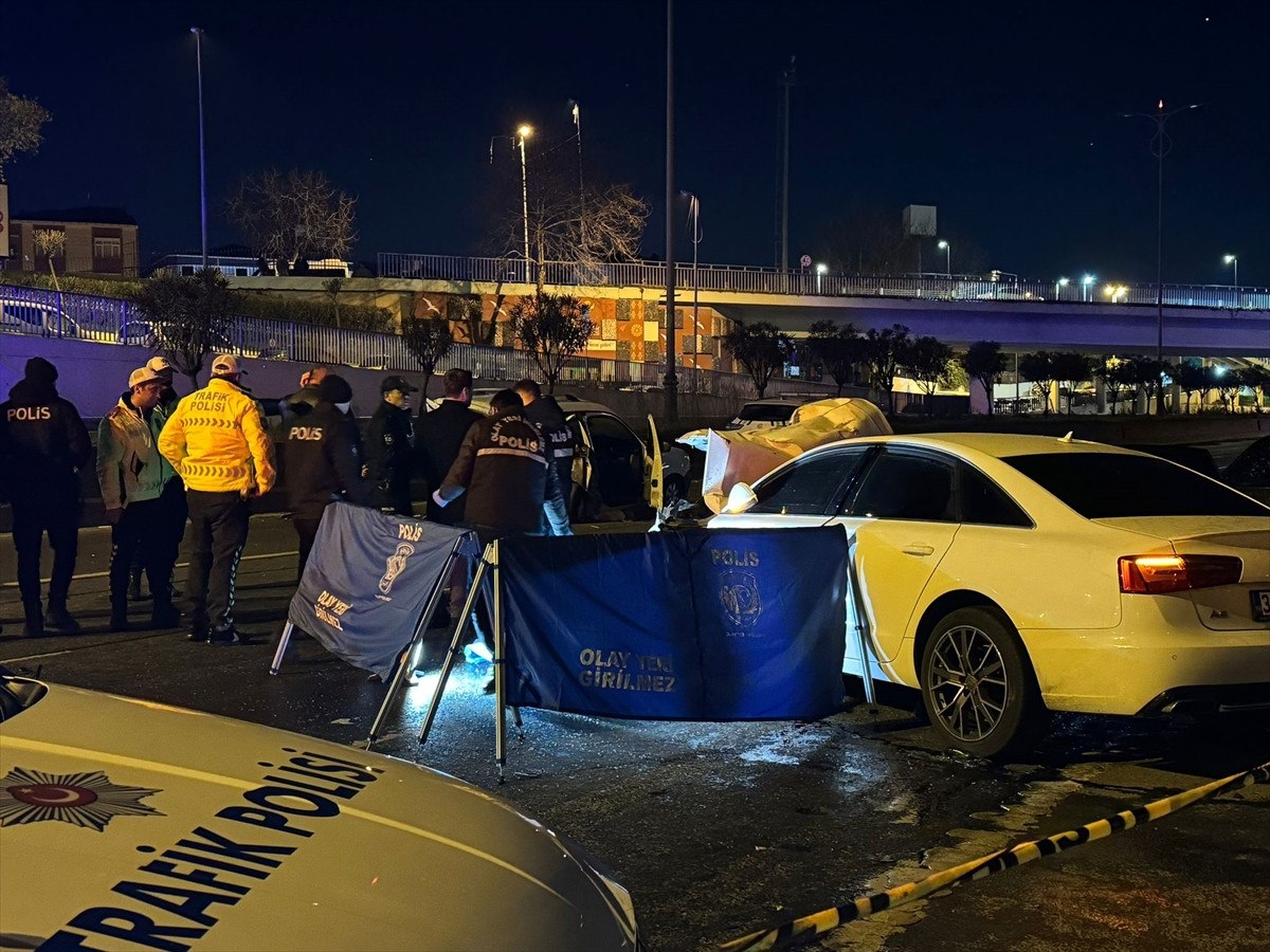 istanbul esenlerde 5 aracli zincirleme kaza 1 olu 0 mH2accZH