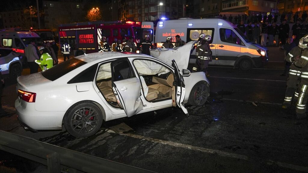 istanbul esenlerde 5 aracli zincirleme kaza 1 olu xbpDClfW