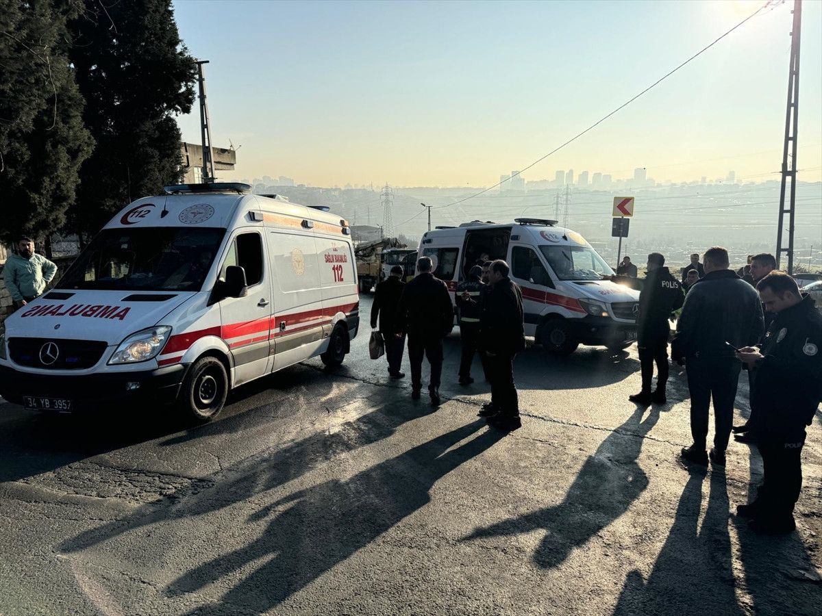 istanbulda 3 iett otobusu ayni cadde uzerine kaza yapti 0 ckAFkRnq