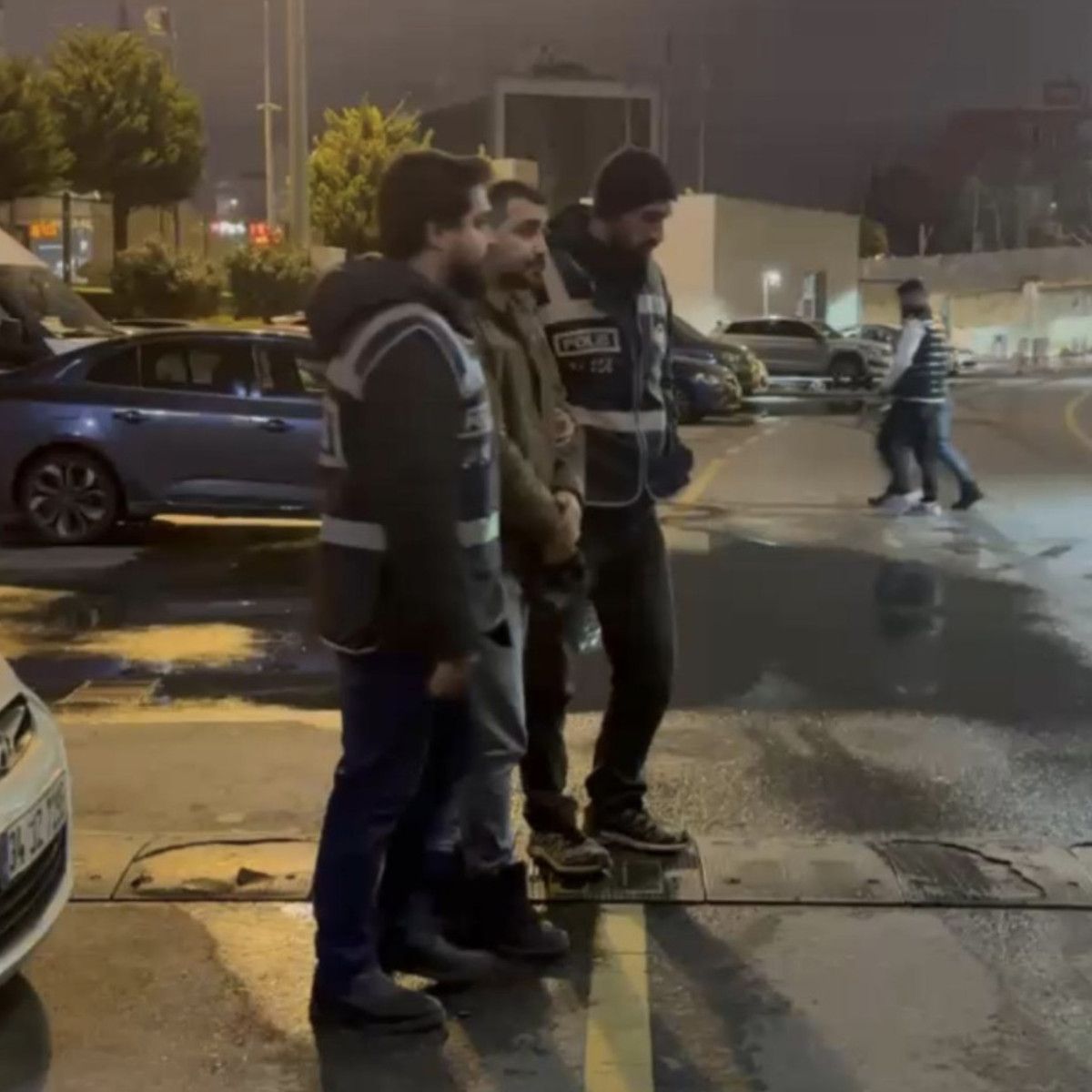 istanbulda ablasiyla tartisan enistesine acimadi 1 MNHmNQk2