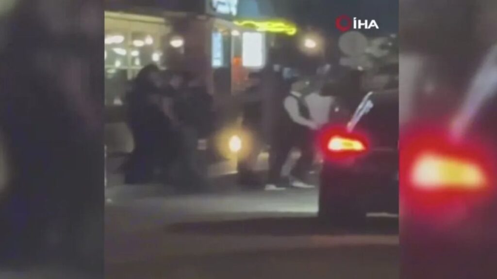 istanbulda alkolu fazla kacirip taskinlik yapan gruba meydan dayagi hgcjb2UL