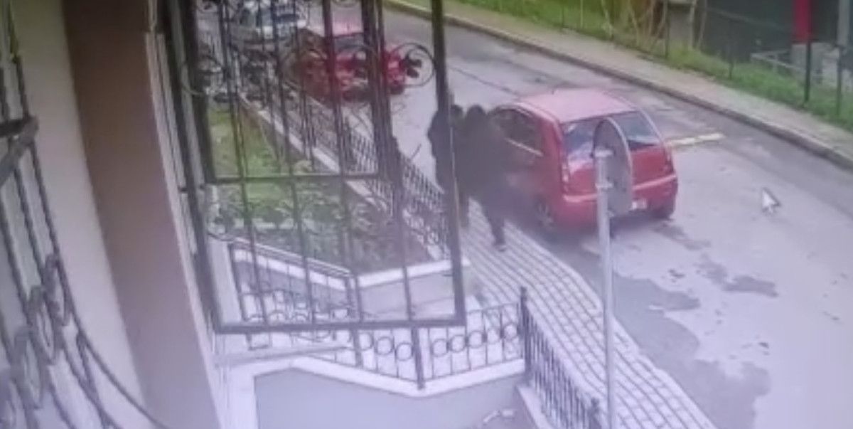 istanbulda hirsizlar apartmanin diyafonunu caldi 0 sQfen7Zl