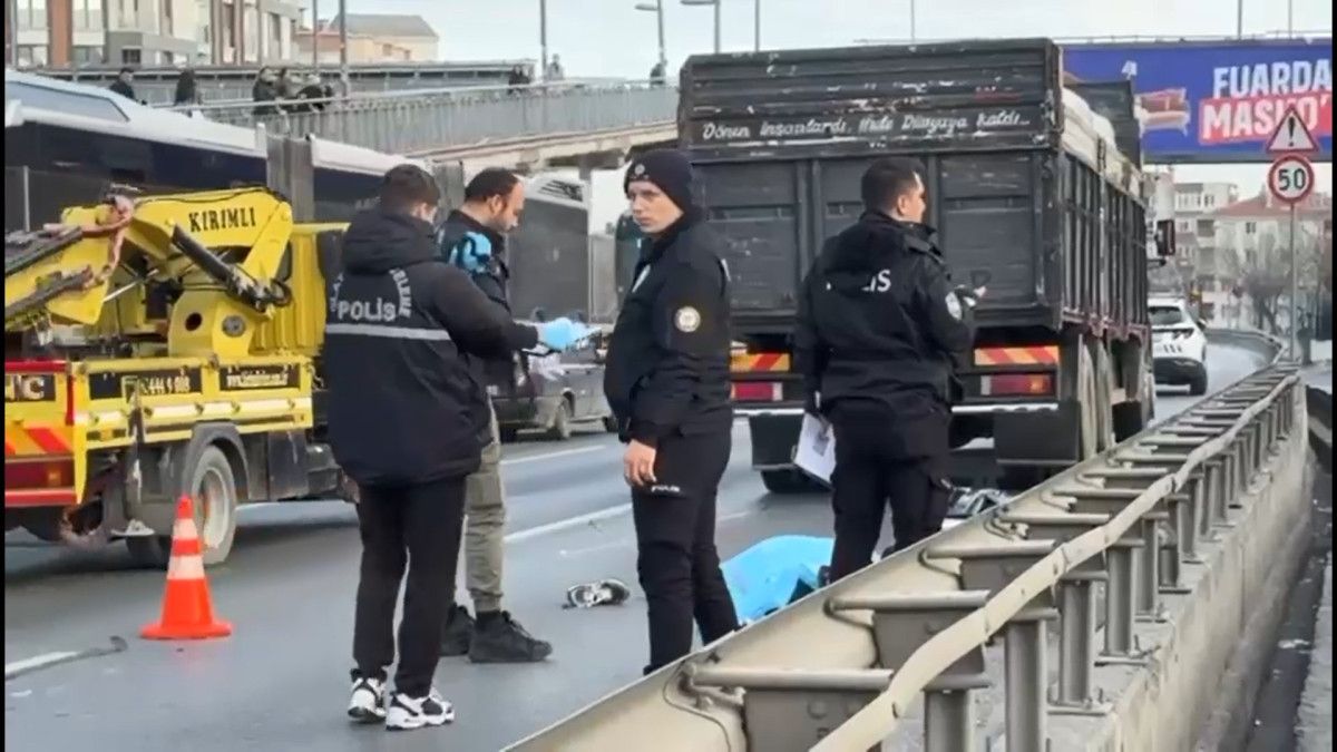 istanbulda motosiklet surucusunun aci olumu 1 dhifhzeI