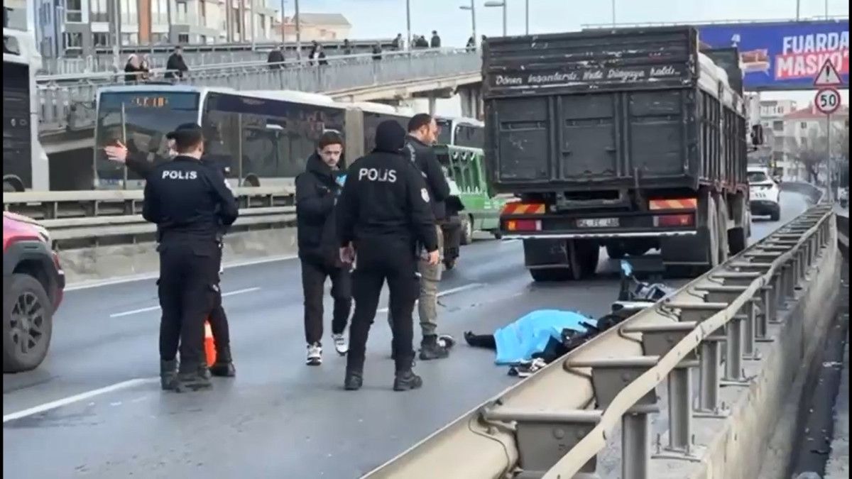 istanbulda motosiklet surucusunun aci olumu 2 HN6CcGU3