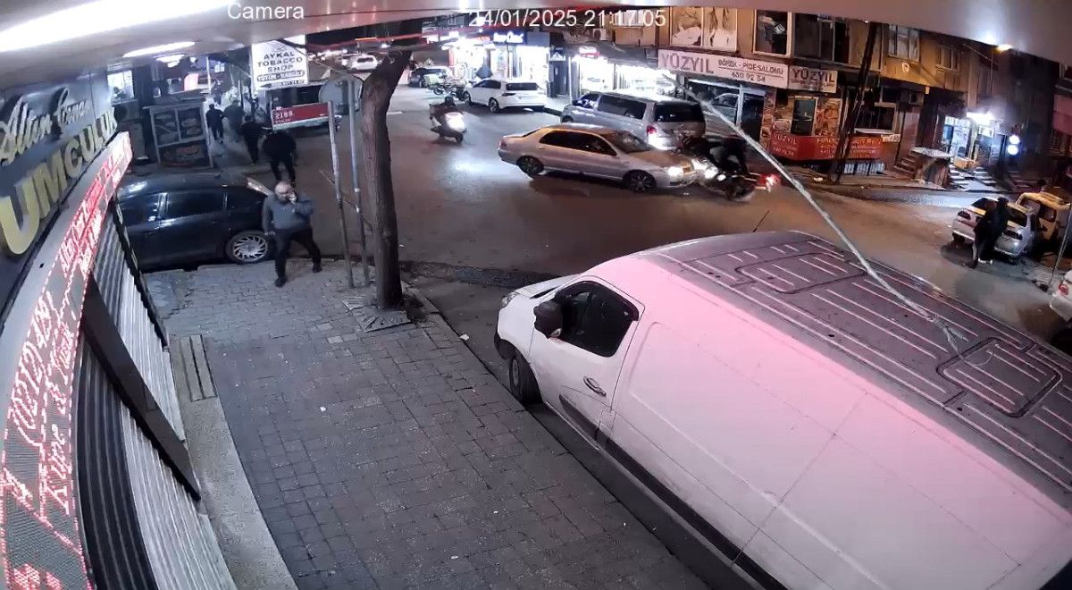 istanbulda otomobil motosikletli polislere carpti 1 R4pqwhWy