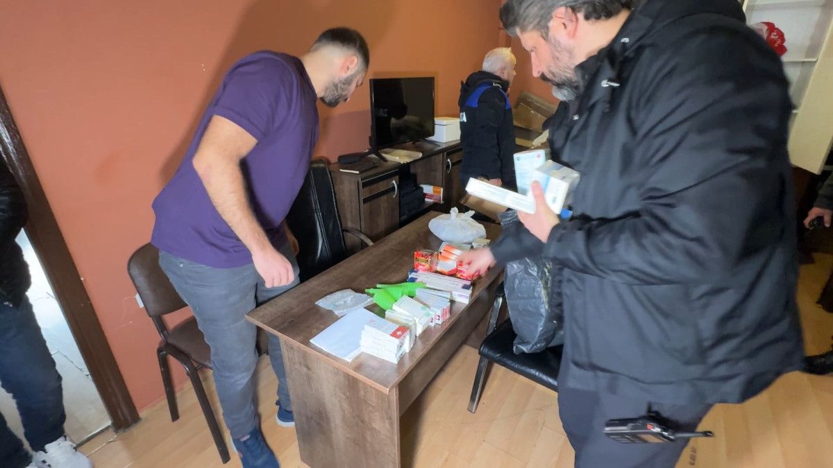 istanbulda ruhsatsiz kargo burosu sahte urunlerle dolu cikti 1 VgWNbLrH
