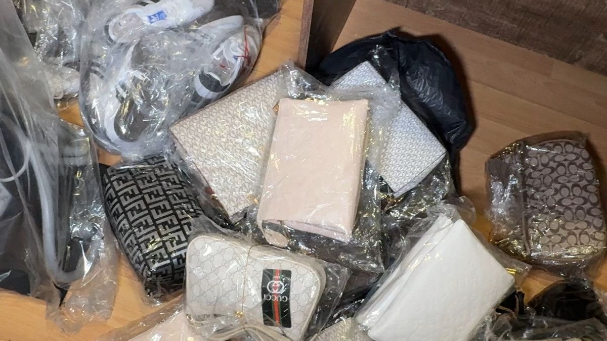 istanbulda ruhsatsiz kargo burosu sahte urunlerle dolu cikti 4 jjPClf6y