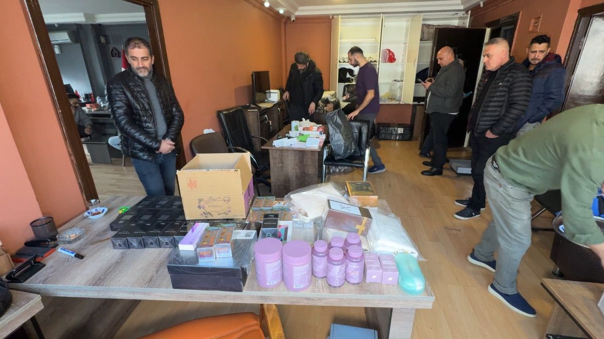 istanbulda ruhsatsiz kargo burosu sahte urunlerle dolu cikti 5 9X1ZR1eV