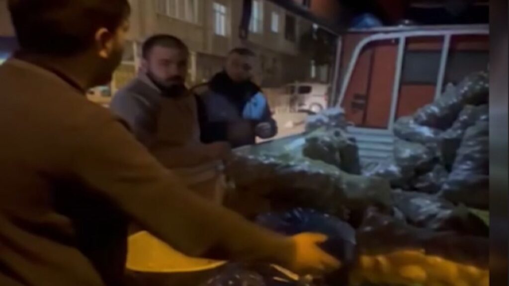 istanbulda seyyar satinin oyunu kisa surdu 21 kilogram diye sattigi patates 10 kilogram cikti mcGwregA