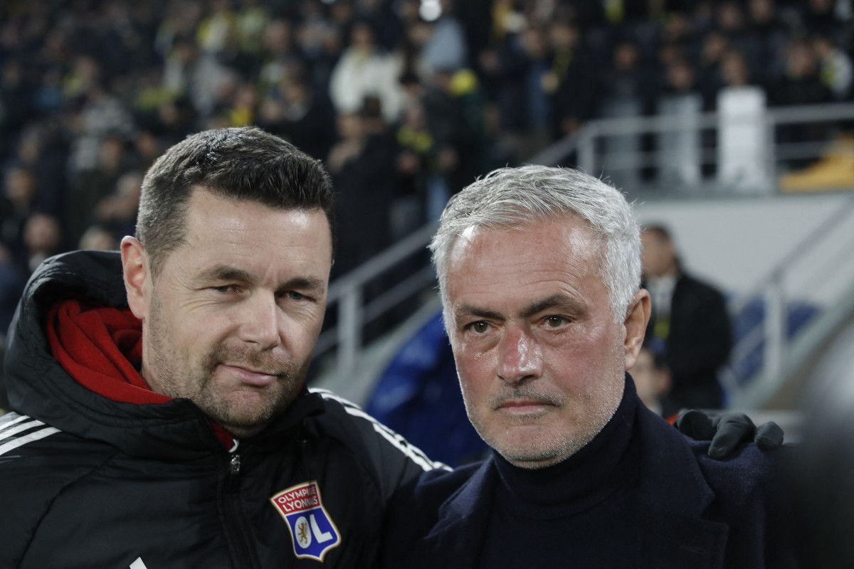 jose mourinho macta iki tane hatali kirmizi kart var 0