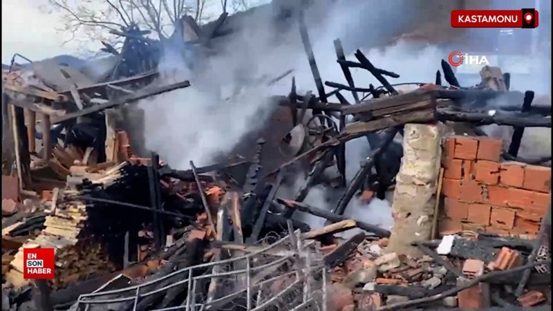 Kastamonu'da alevlere teslim olan ev küle döndü 1 kastamonuda alevlere teslim olan ev kule dondu