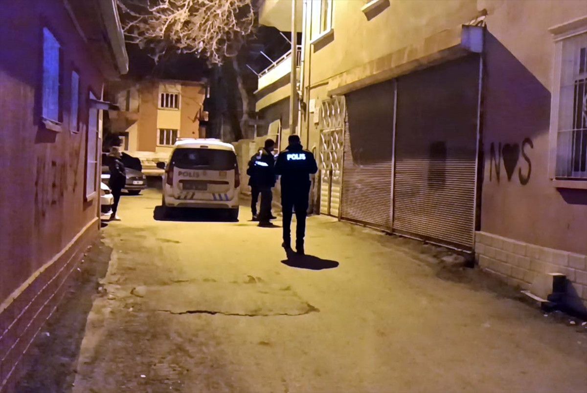 kirikkalede bir kisi kayinvalidesini bicaklayip esi ve kayinbabasini darbetti 0 MpTNTVnN