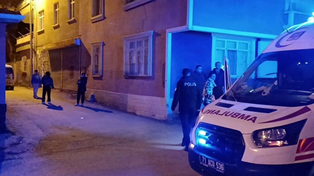 kirikkalede bir kisi kayinvalidesini bicaklayip esi ve kayinbabasini darbetti 1iGx9blK