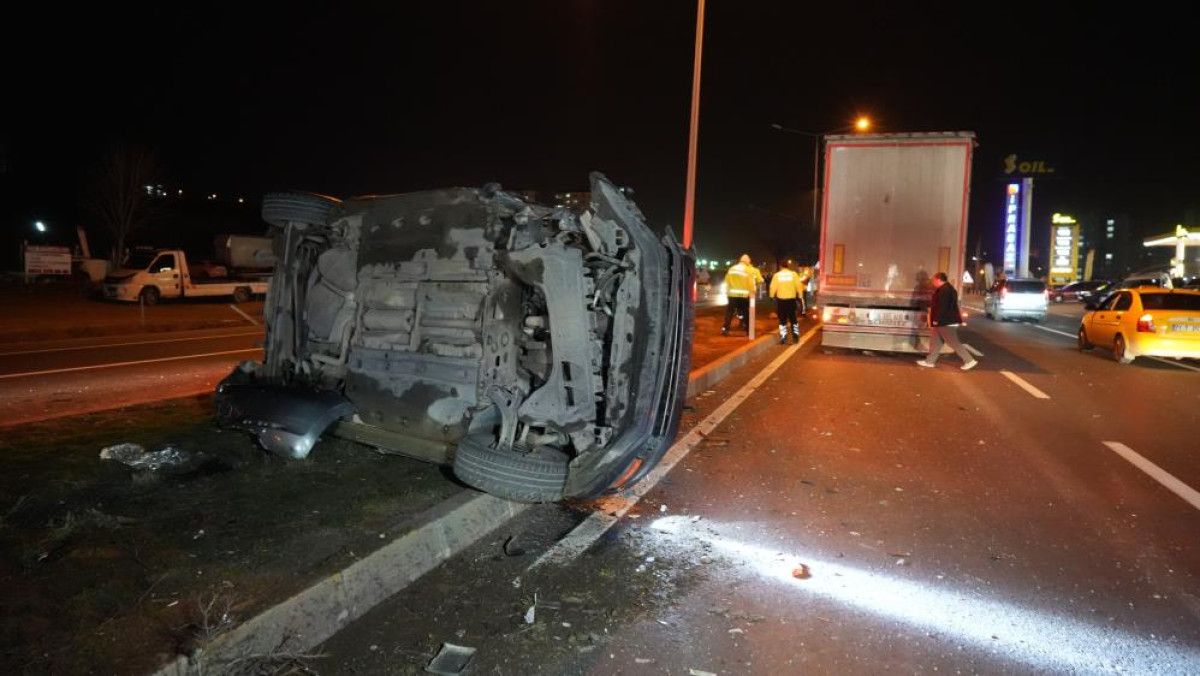 kirikkalede tirla otomobil carpisti 2 kisi yaralandi 0 RC4DANPC
