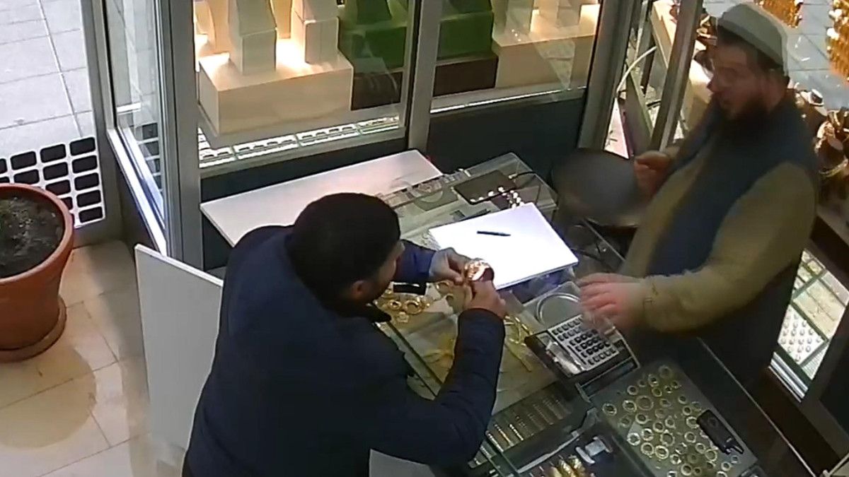 kirklarelide kuyumcudan bilezikleri calip kacan supheli tutuklandi 0 SOQNCV2z