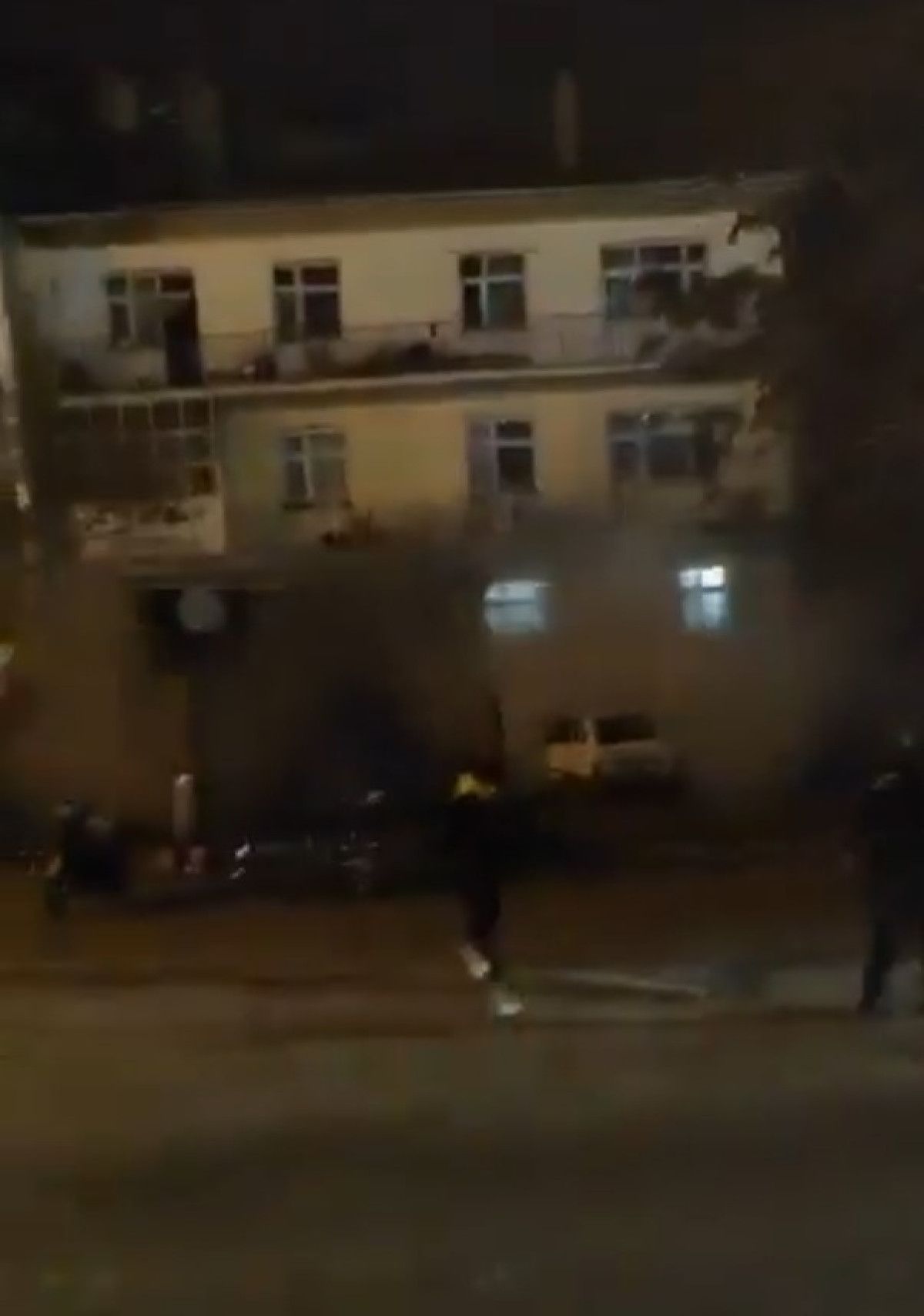 konyada 3 katli eski binanin coktugu anlar 0