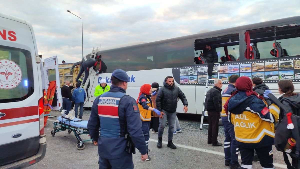 konyada zincirleme kaza 2 olu 0 BKlK35v4