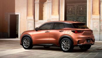 lexus lbx yilin kucuk suv modeli odulunu kazandi fG71hs5U
