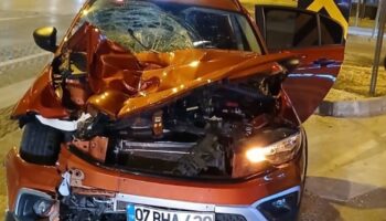 mersinde otomobil yayalara carpti 2 olu 8dUpVOwy