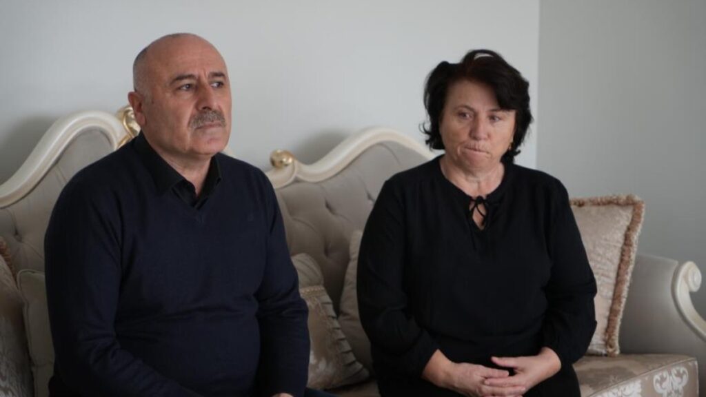 oguz murat acinin acili annesinden eylem tok ve oglu turkiyeye gelmesin cagrisi DDmXdSOf
